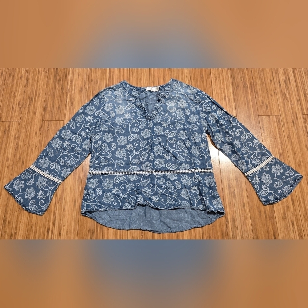 NWOT Time and Tru Blue Floral Jean Top